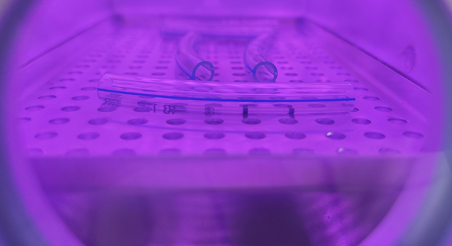 PEEK医疗导管等离子体接枝改性提升生物相容性